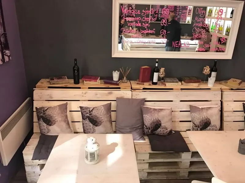 The space before the renovation (former wine shop)